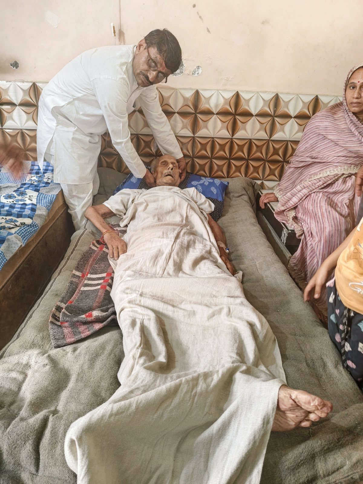 गोवर्धन - चुनावी तैयारियों के बीच गोल्डी भैया के पिताजी राधेश्याम शर्मा का निधन, क्षेत्र में शोक की लहर